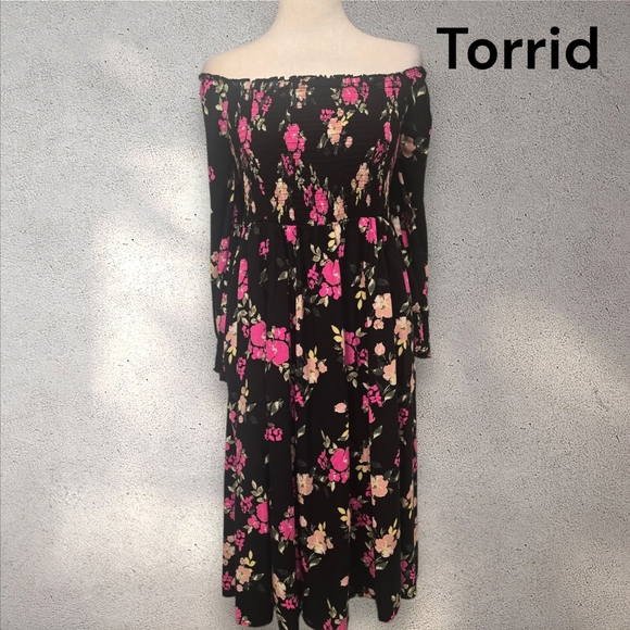 Torrid Black Floral Challis Smocked Dress Size 1X - Picture 3 of 12